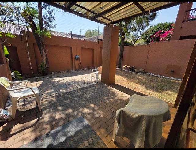 2 BEDROOM APARTMENT FOR SALE IN SUNNINGHILL